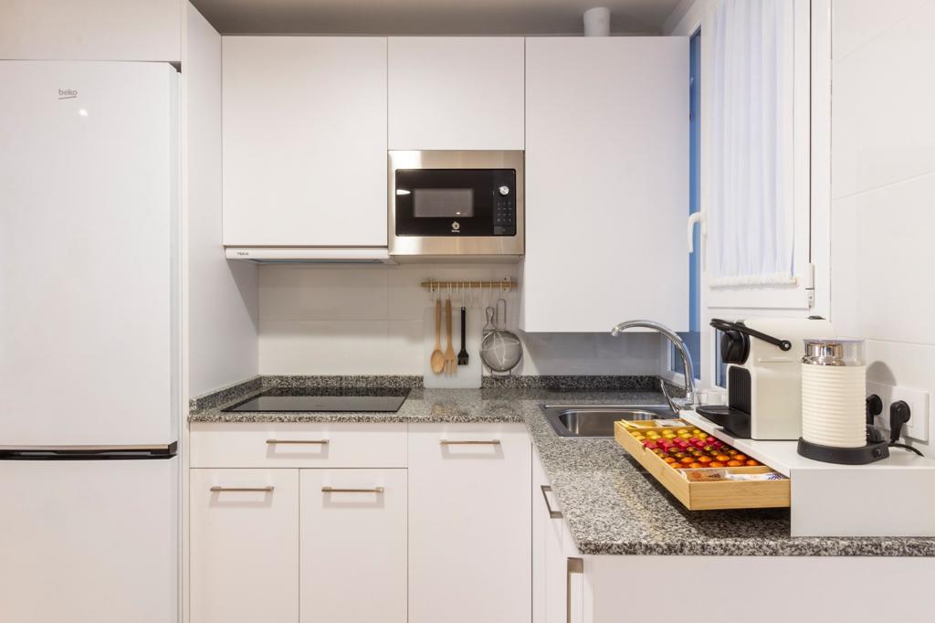 cocina en apartamento colón en Logroño